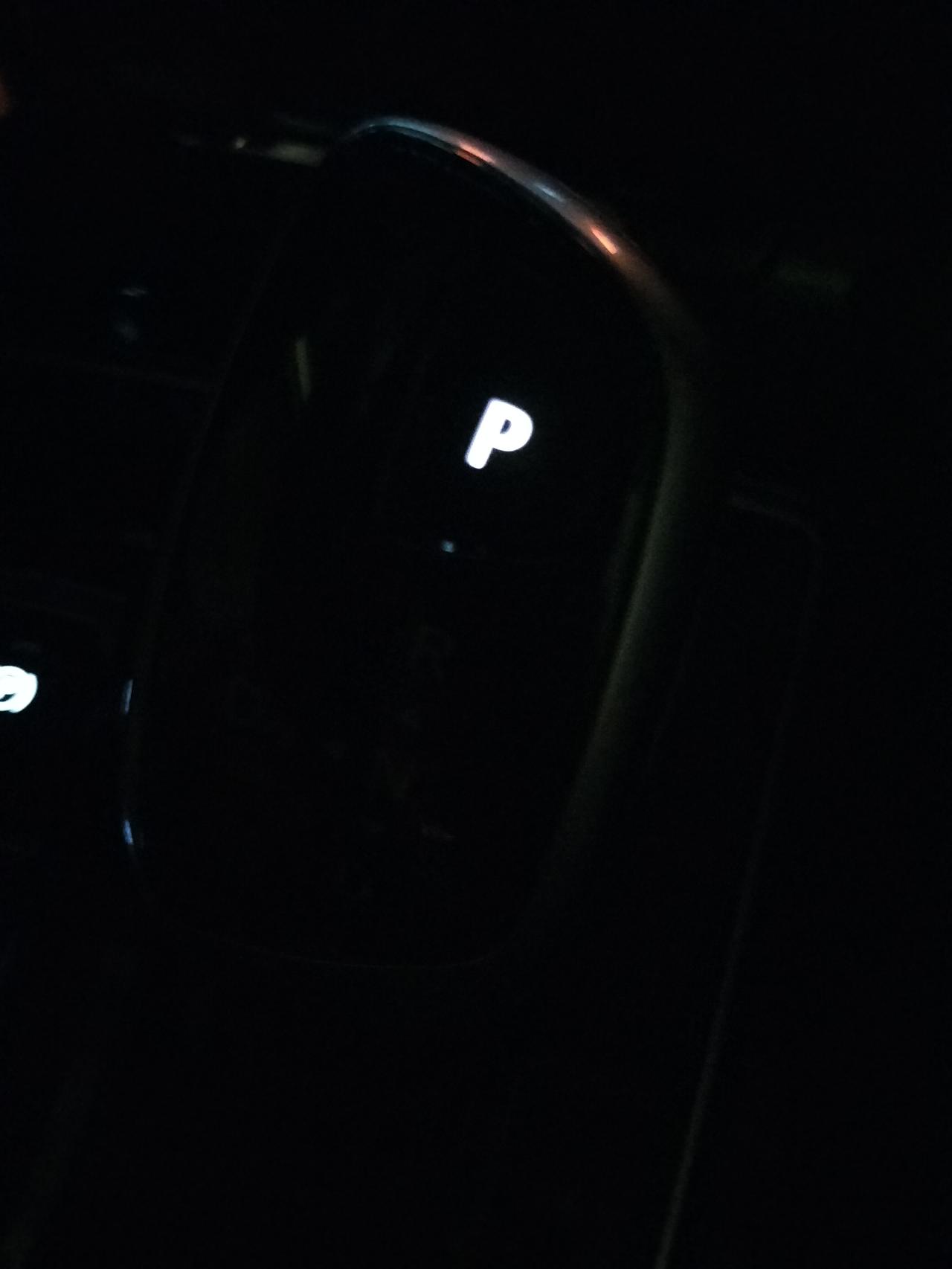 启辰D60 EV 你们的启辰D60EV，晚上开车打开灯光档位也是光一个P挡灯亮吗？DRN都没有档位背光灯？