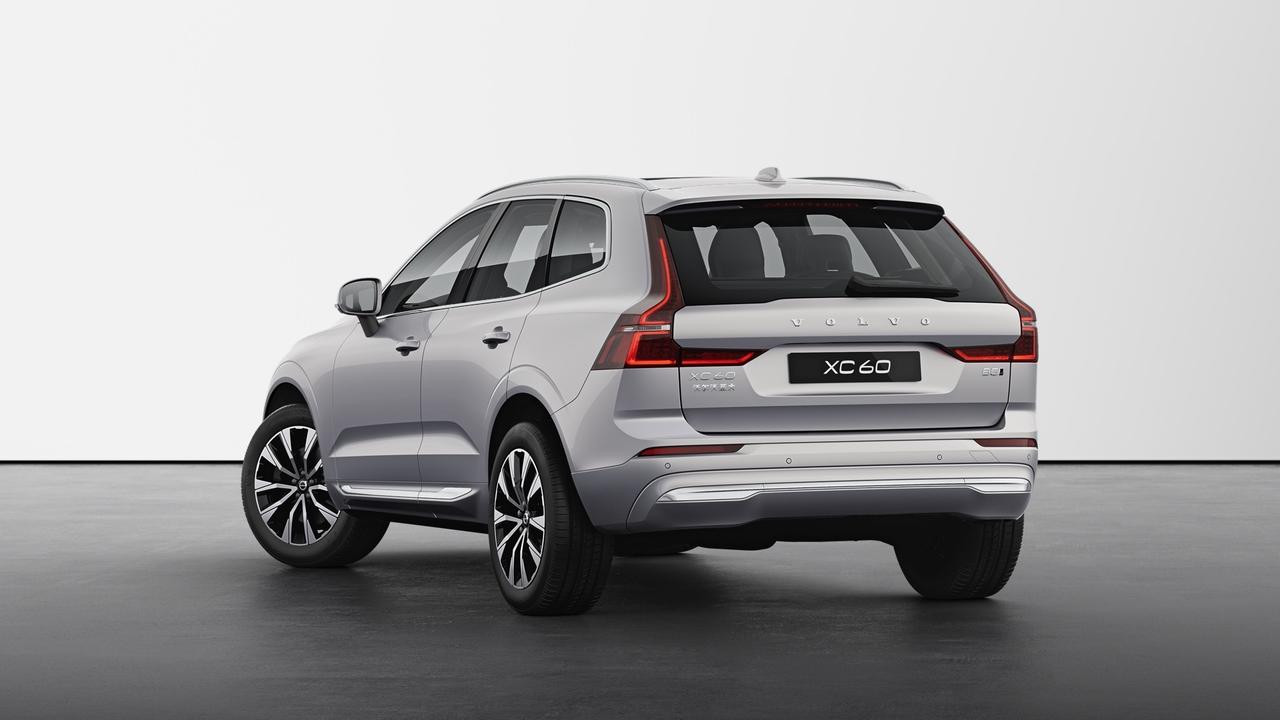 沃尔沃XC60 xc60定金一版交多少钱，4S店购车时