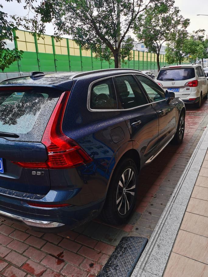 沃尔沃XC60 快来看看，4月底定的XC60致逸豪华裸车31万，落地34.88万，送的360+行车记录仪全景一体系统，踏