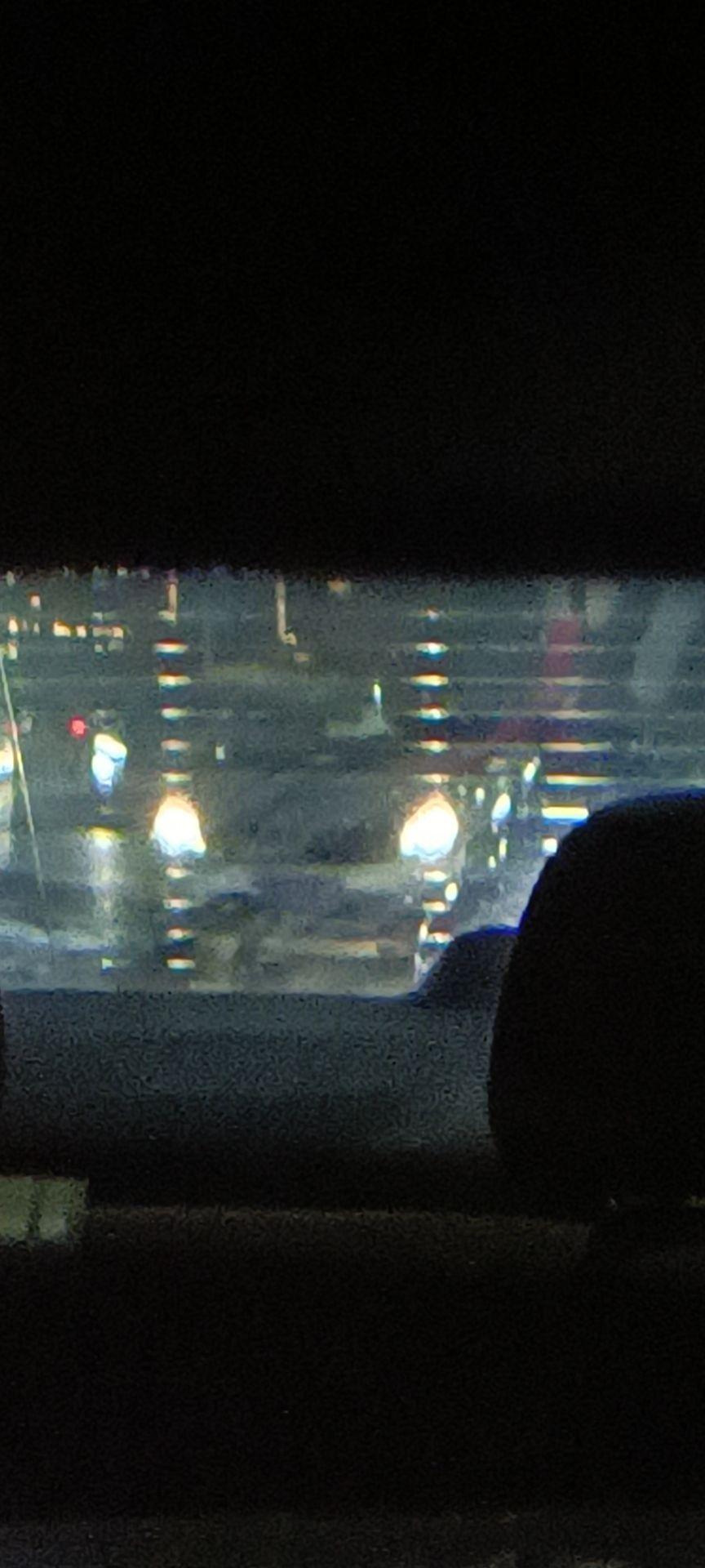 马自达3 昂克赛拉 有车友贴完膜后玻璃会有这样的折射串灯吗