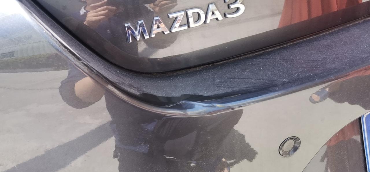 马自达3 昂克赛拉 停在门口，被别人撞了，今天终于逮住了，维修，4S店报价1115，如果再加上车辆折损，叫对方理赔多少比