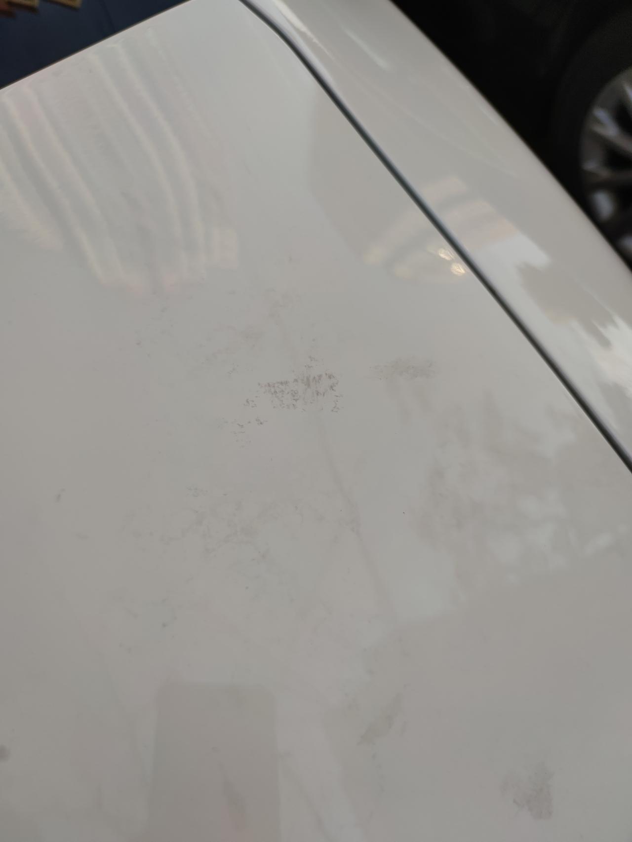 马自达3 昂克赛拉 洗完车发现车上很多这种黑点和脏东西，擦不掉但是能扣掉，估计是跑完高速不洗车造成的。有知道怎么处理的吗