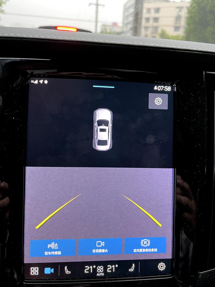 沃尔沃S90 智远加装360全景影像，平时使用正常。但激发雷达感应后，原车后视视频是黑的，是加装360后关闭了之前的后视