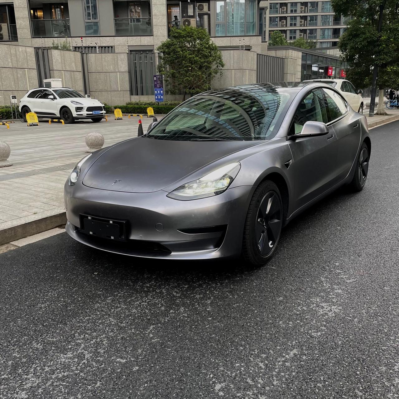 特斯拉Model 3 去年12月底提的model3，跑了1000公里，现在能卖多少钱，想出了换个y