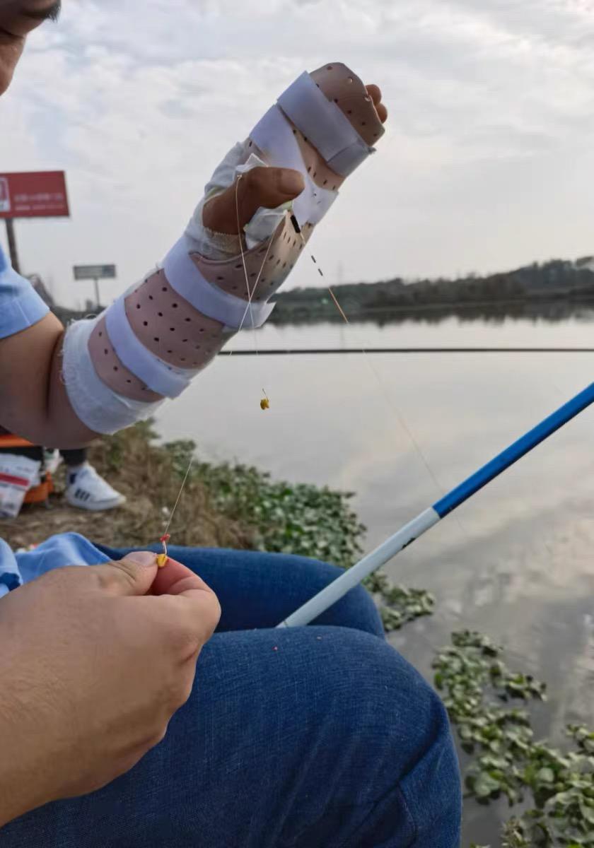 各位车主朋友！大家好！买车后遇到点小问题，不知道有没有车主会遇到，几何A pro倒车快停住时，松掉刹车会出现金属来回碰撞