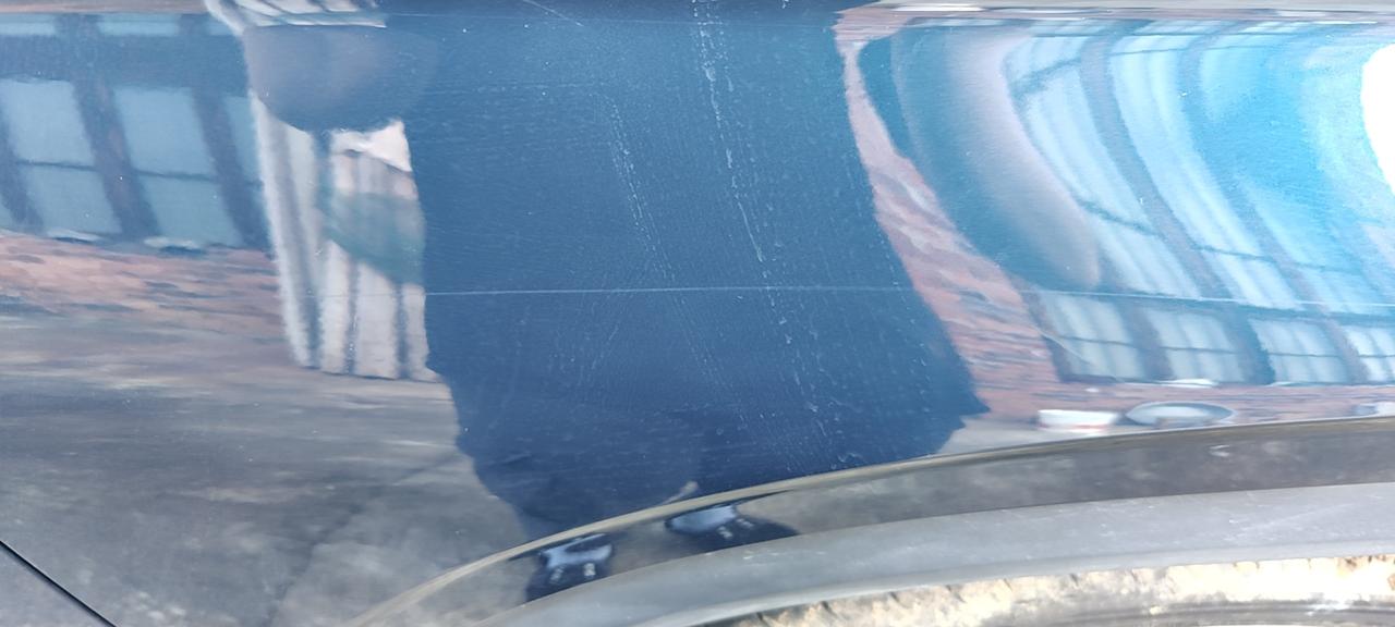 吉利星越L 我的翠羽蓝的车漆上有好多小划横用指甲轻轻刻一下就有一条一条没有漏底漆  感觉出厂是上了一层什么材料  那种划