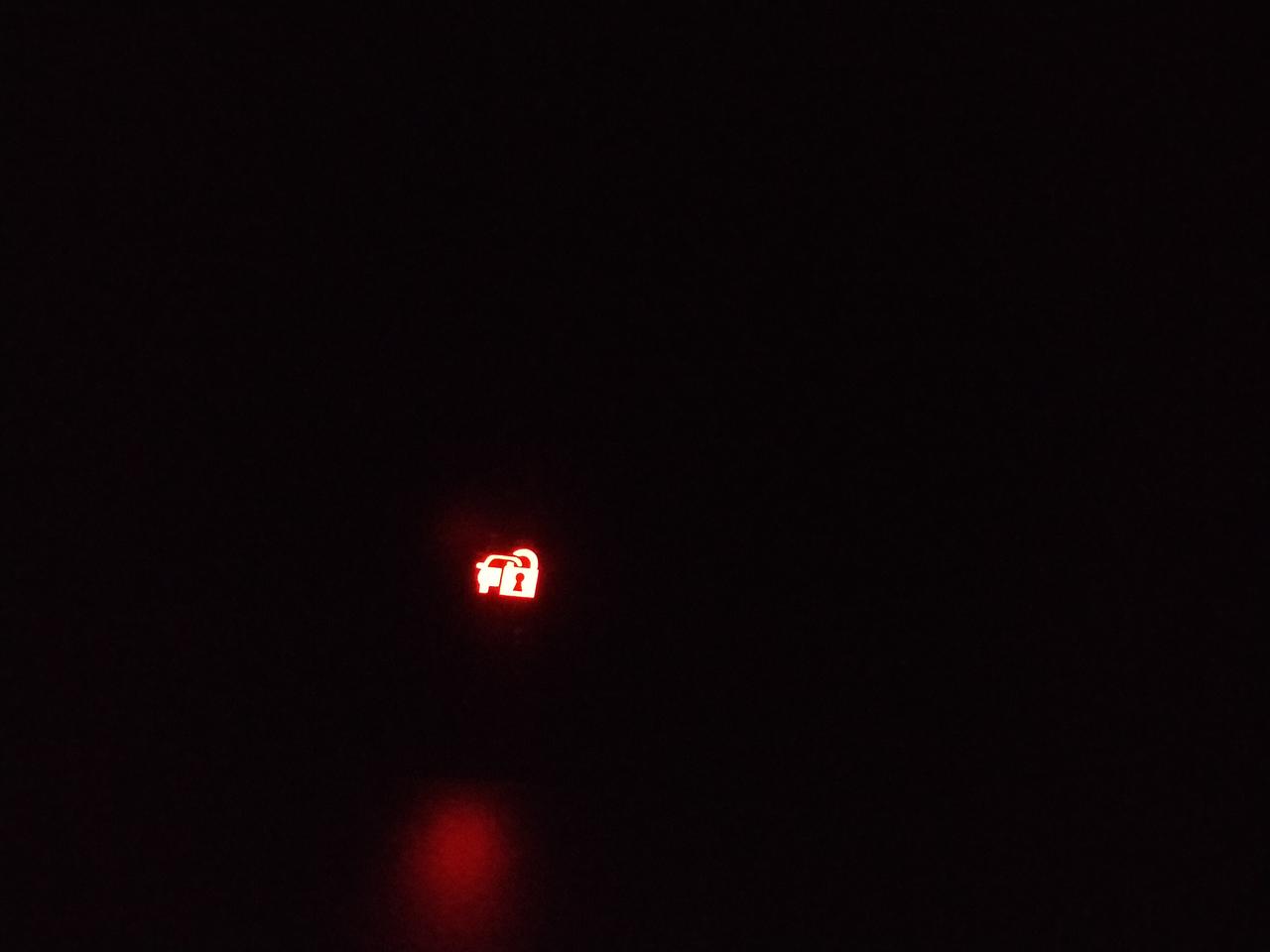 长安欧尚X5 有那位大神知道x5仪表盘亮这个红灯是什么意思，以前没有发现，昨晚发现是什么故障吗？