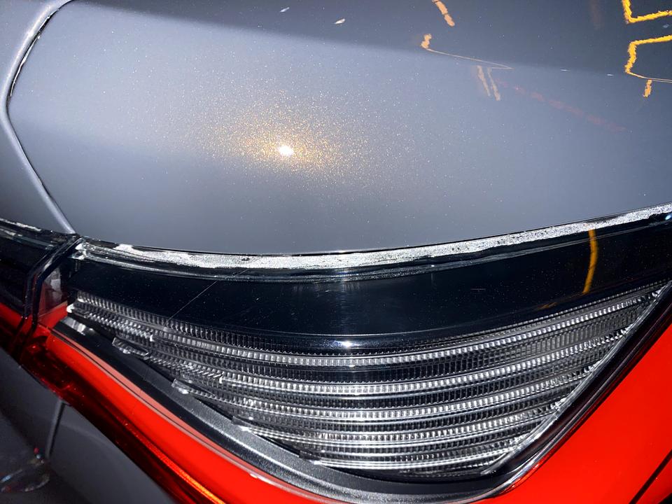 宝马4系 每次洗车之后尾灯就会出现一条雾气 新车 这是正常的吗车子跑一天又消失了