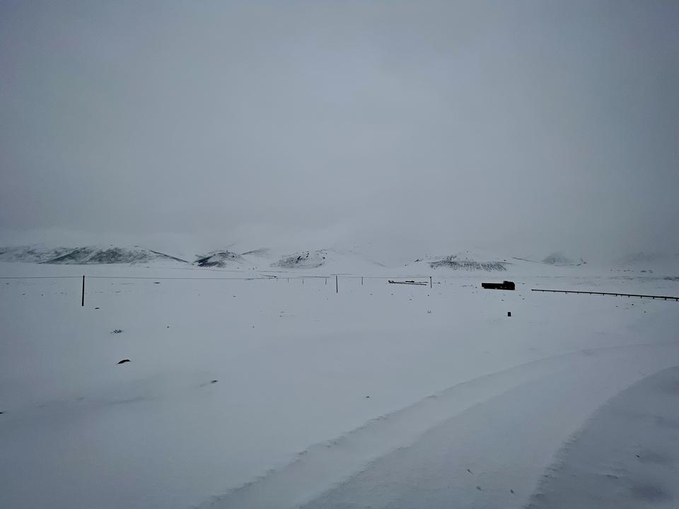 奥迪Q7 想问一下，q7能换什么规格的at胎或者雪地胎啊，可以接受换轮毂，在雪地里太滑了