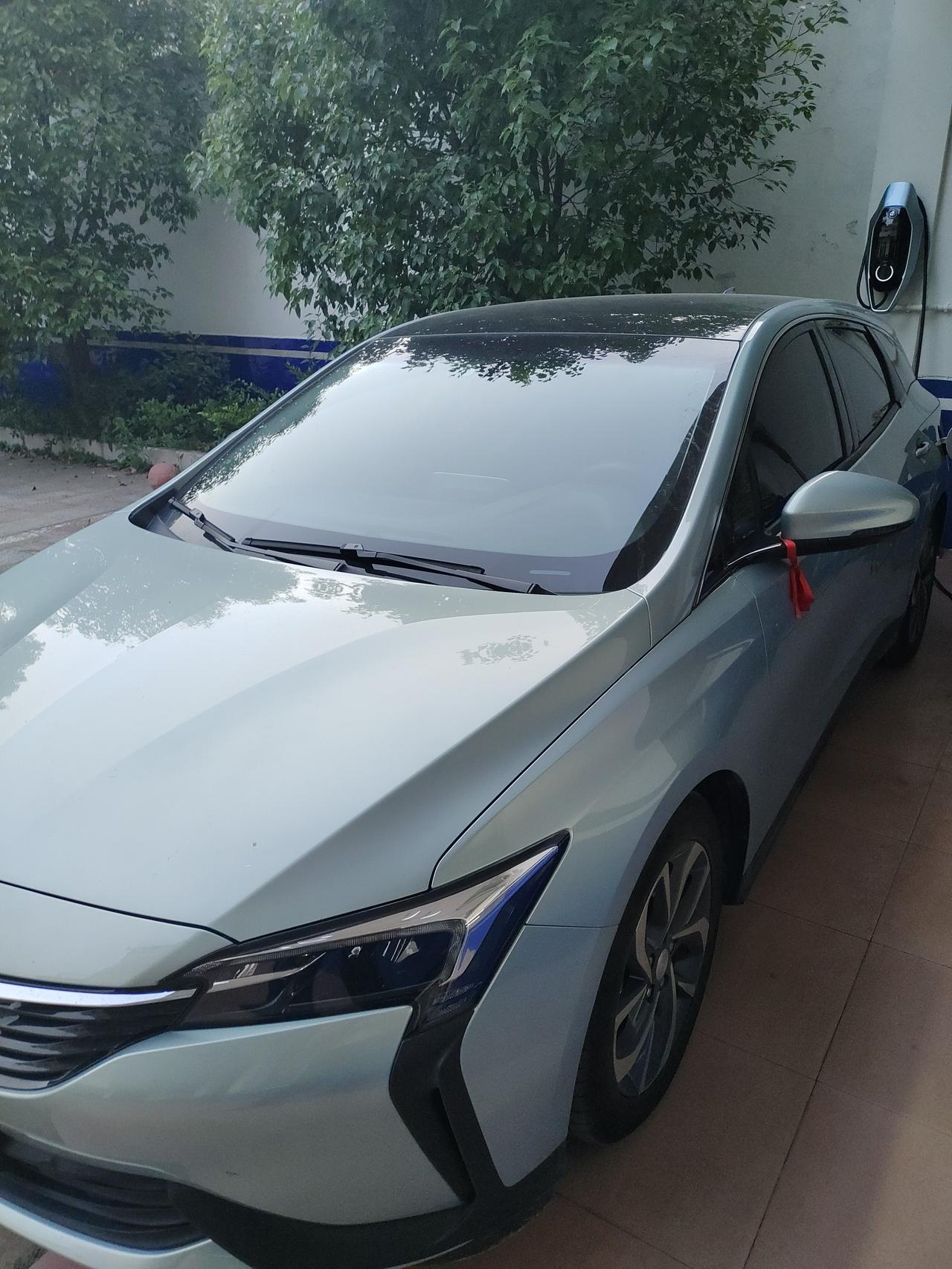 别克微蓝6 PHEV 3000公里首保后，近期充电，总是有嗡嗡叫的声音，感觉像空调在运转一样，原车自带充电桩，也并不像其