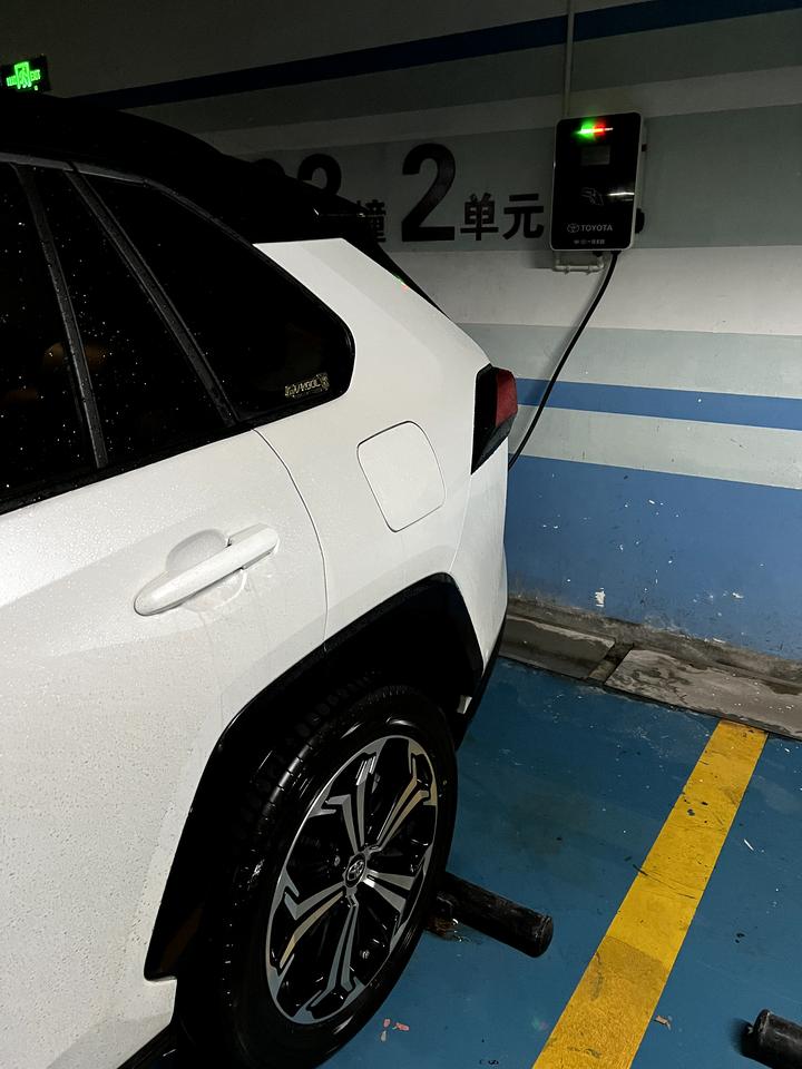 丰田RAV4荣放双擎E+ 关于充电桩的一些问题需要咨询下车友们1、为什么我的充电桩点亮屏幕第一步就提示请刷充电卡而不是先