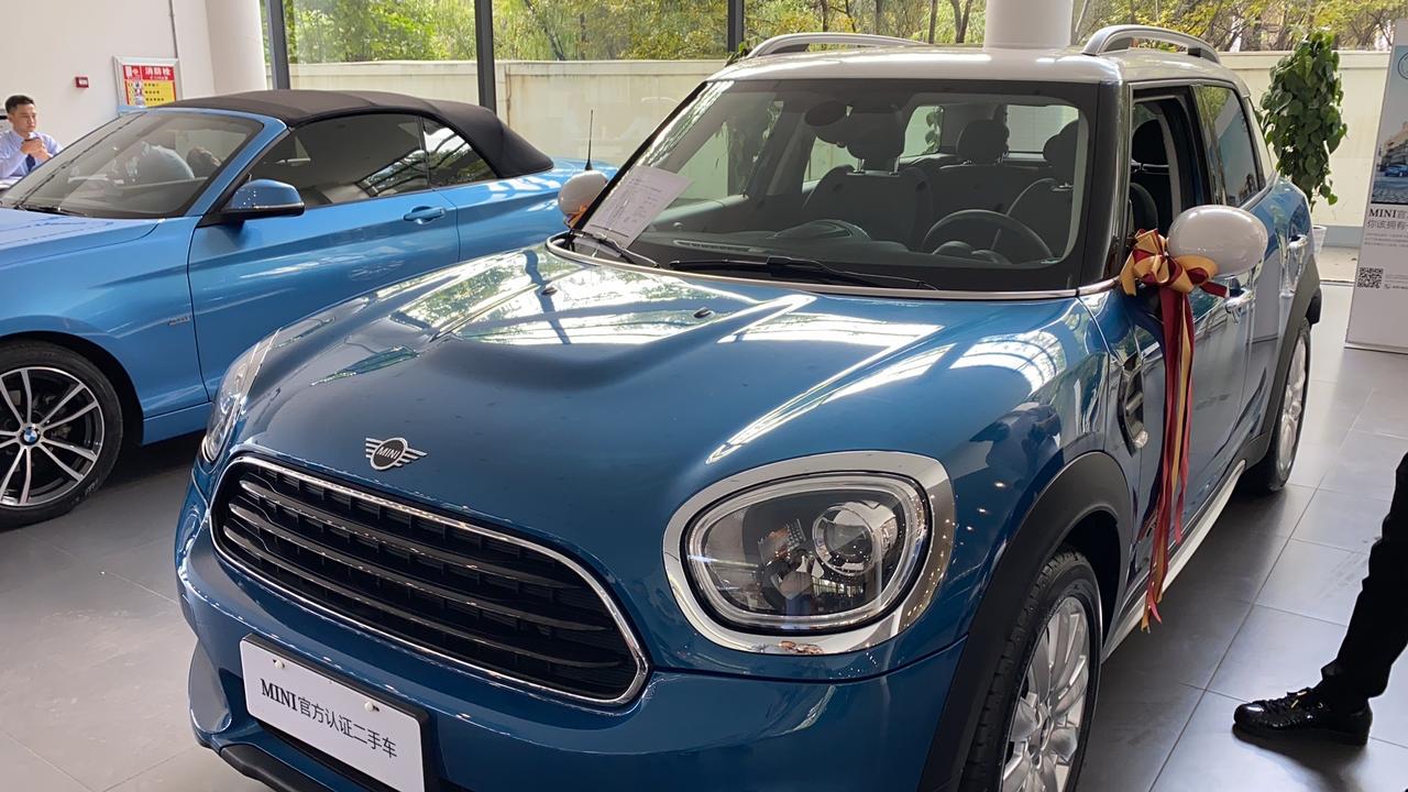 MINI COUNTRYMAN 19年6月的1.5T 高配试驾车，3600公里，25w，顶盖有划痕，其他没看出大毛病，值