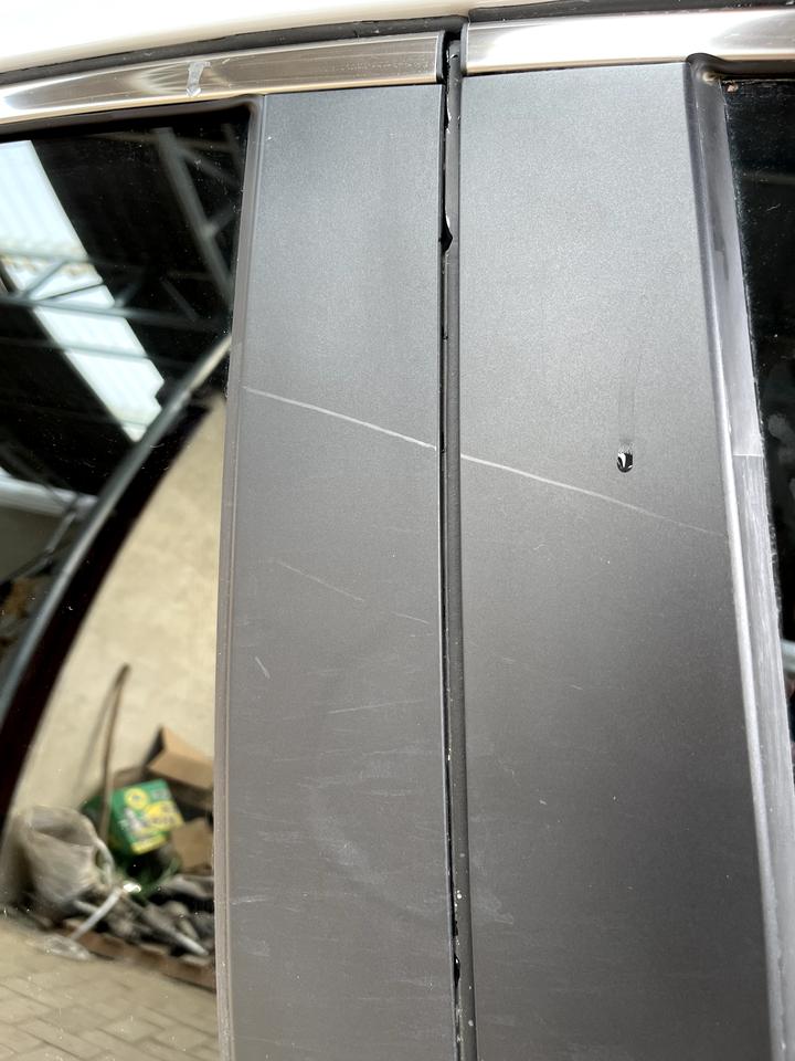 本田型格 大哥们，汽车门窗框塑料件划痕被树枝划到了，怎么处理好呢