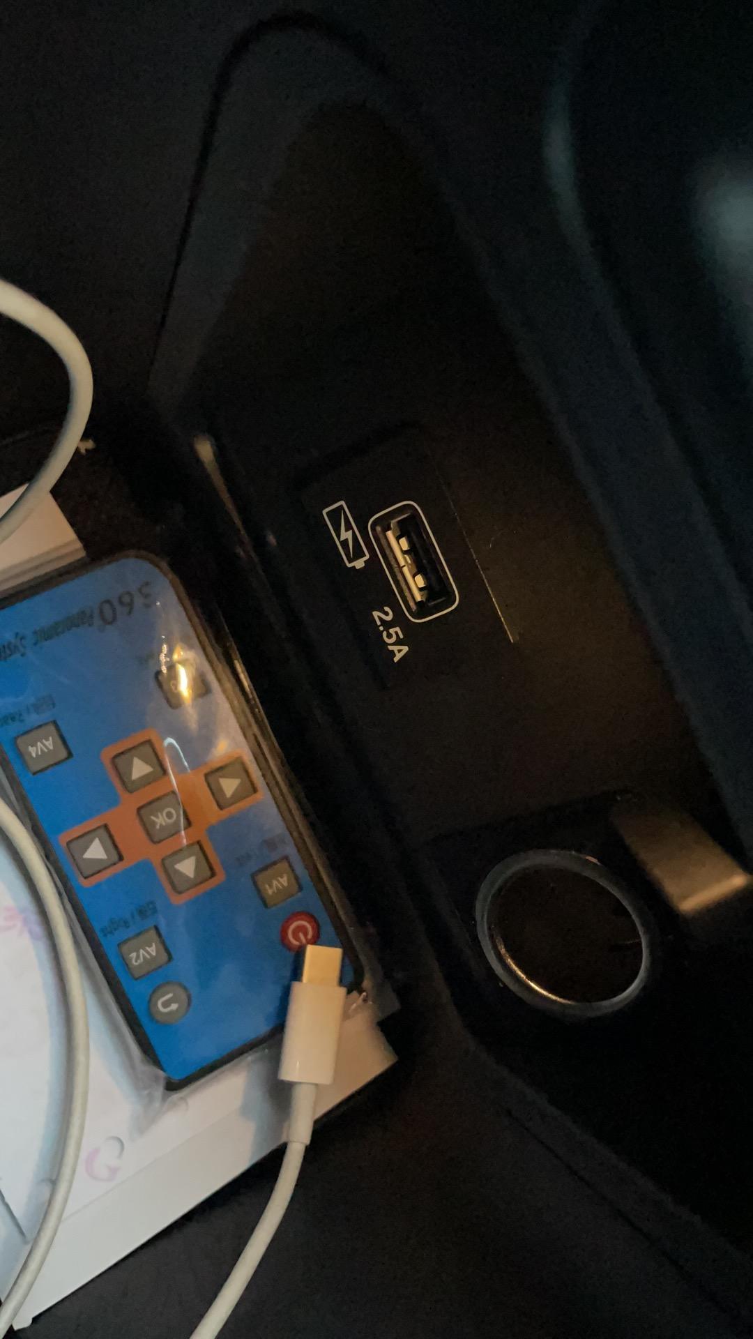 本田CR-V PHEV 各位兄弟，我这个买哪个充电头，都充手机的电。我的是苹果的数据线，那个头很小的。