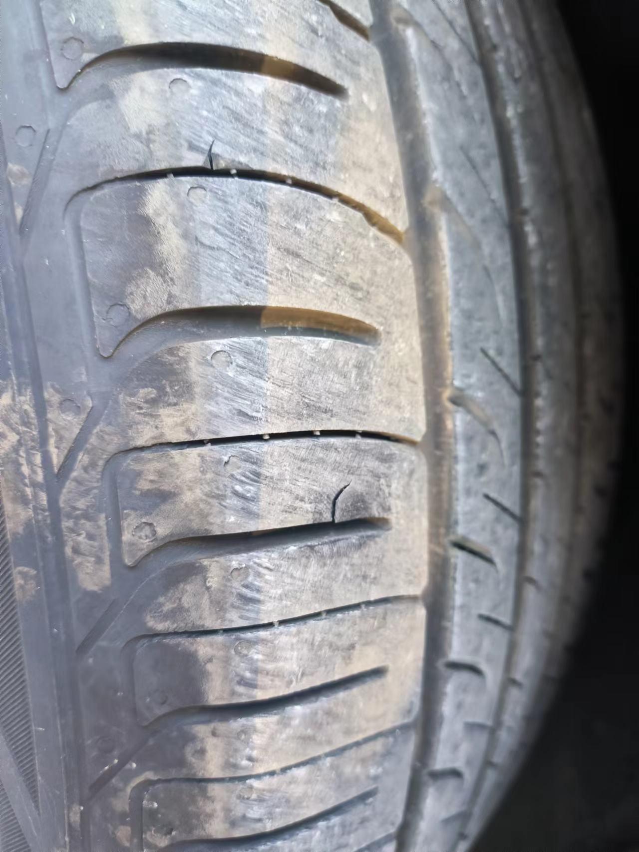 比亚迪宋PLUS DM-i 轮胎就裂了，这属于正常现象吗？