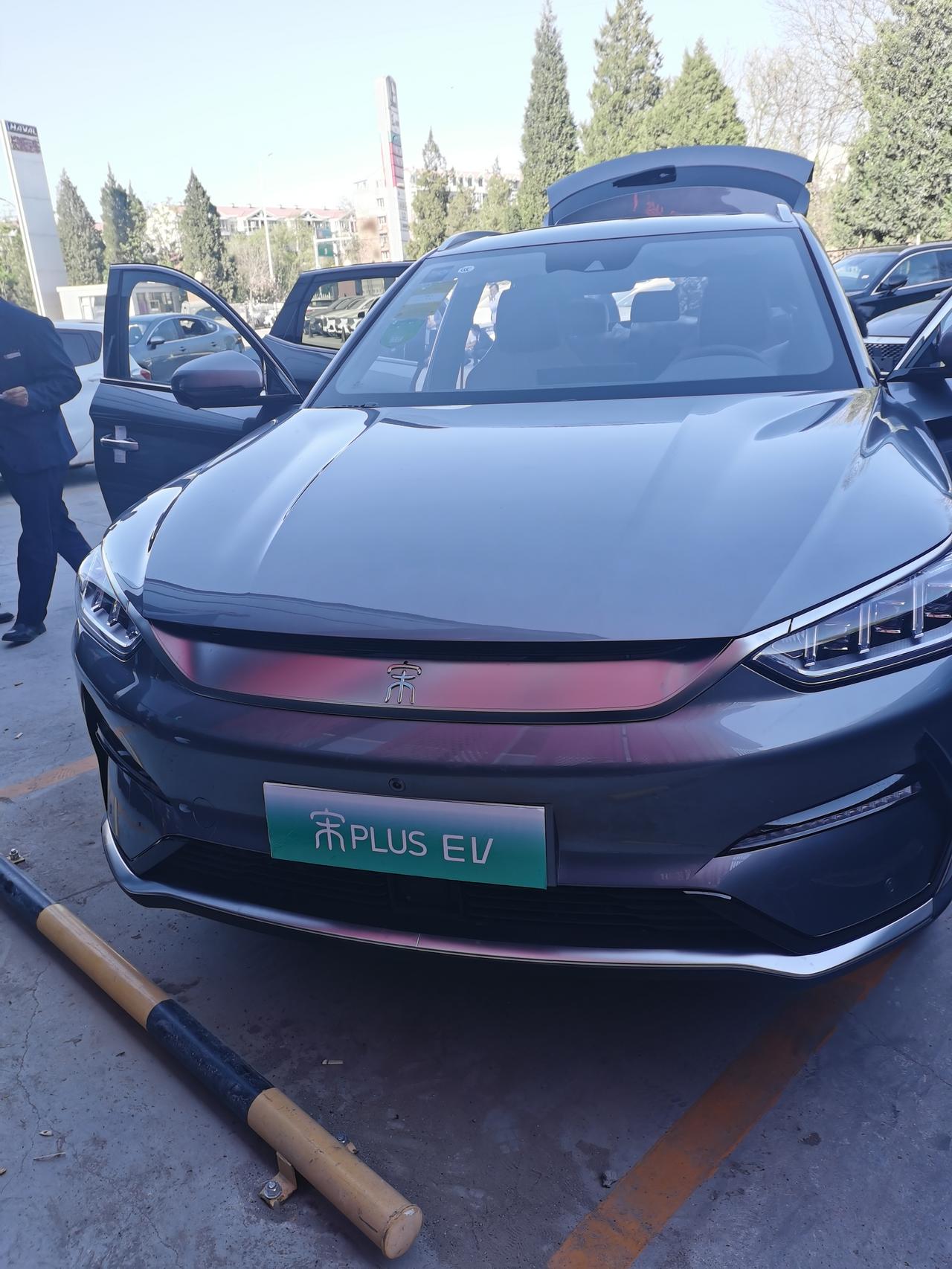 比亚迪宋PLUS EV 求帮选1. 宋 pro ev，2019款，顶配，优惠5万，落地价17.58，其他没多谈，需要这个