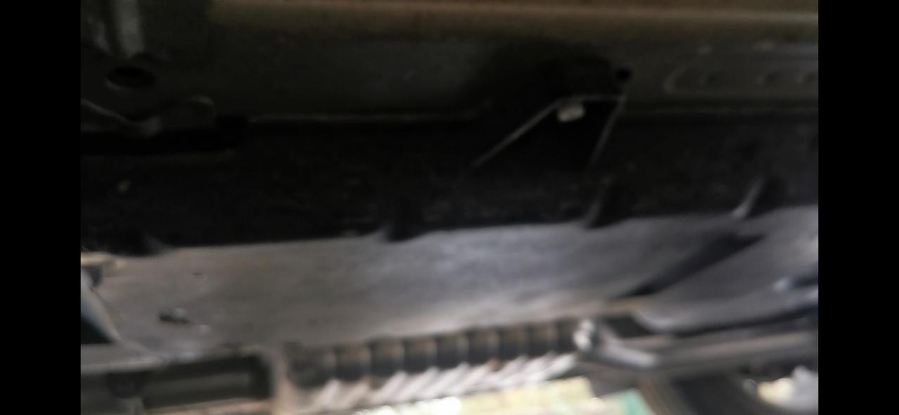 车友们，探界者驰界底盘滤油塑料护板磕坏了需要换吗，下坎托底了破了底盘这个黑色的塑料长护板，车不到2月