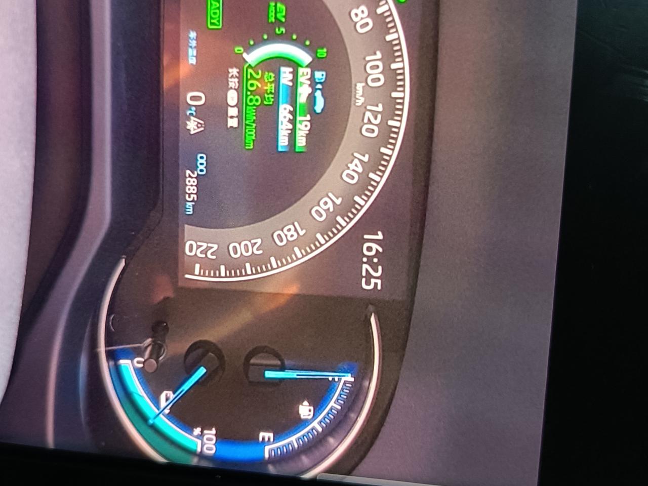 丰田威兰达高性能版 威兰达高性能双驱油加的满满的，续航显示663公里，工信部显示满电满油跑1150公里，不知道各位车友的