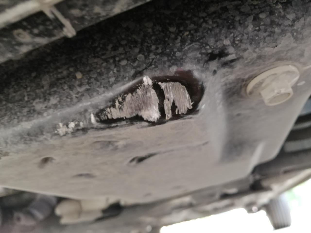 宝骏RS-3 师傅们好  请问我的变速箱油底壳磕到了，凹进去了，但是没有漏油，有影响吗？需要换吗？谢谢了。