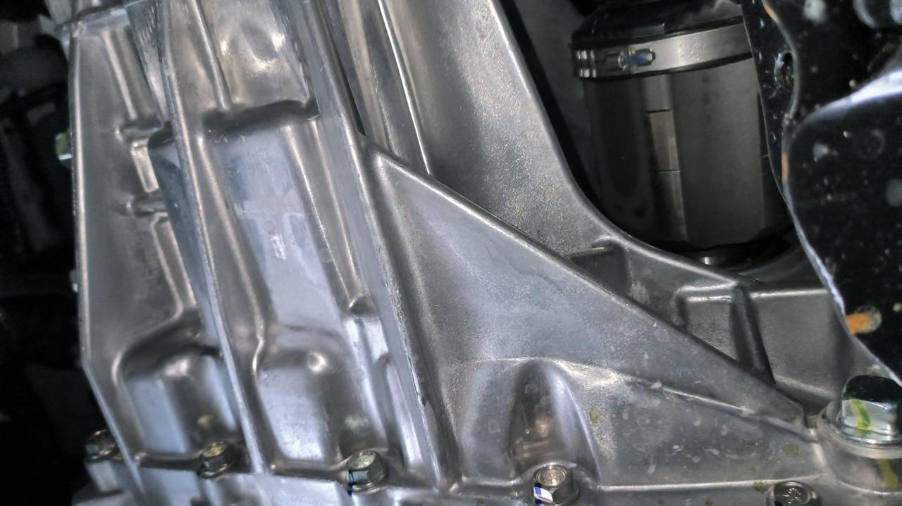 五菱五菱星辰 新车800公里发现前轮副梁也就是发动机底部那里的梁有锈点，是防锈处理不好吗？