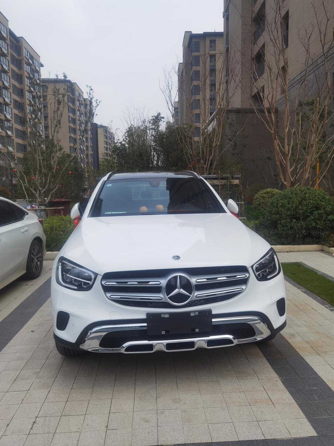 奔驰GLC GLC260L动感已提车，合肥落地41.3，4S店不送膜和行车记录仪，需要买，感觉套餐很坑没买，想问大家有没