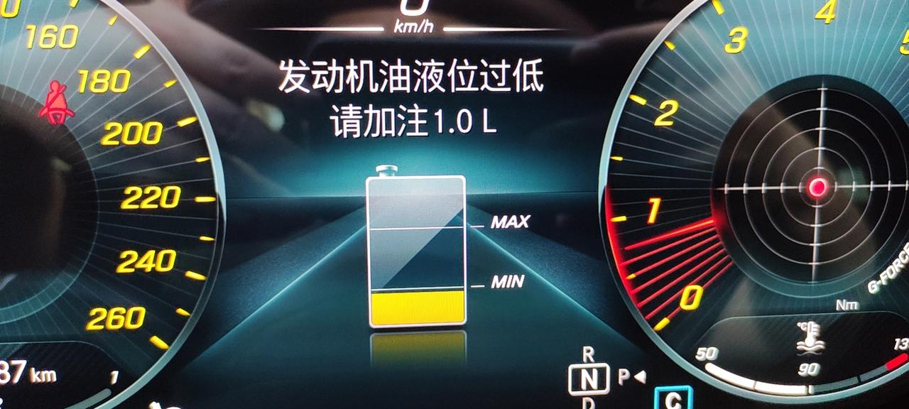 奔驰GLC 我的2020款glc260，到现在开了11个月，开了8600多公里，前天跑高速的时候，提示要加注1L机油。接