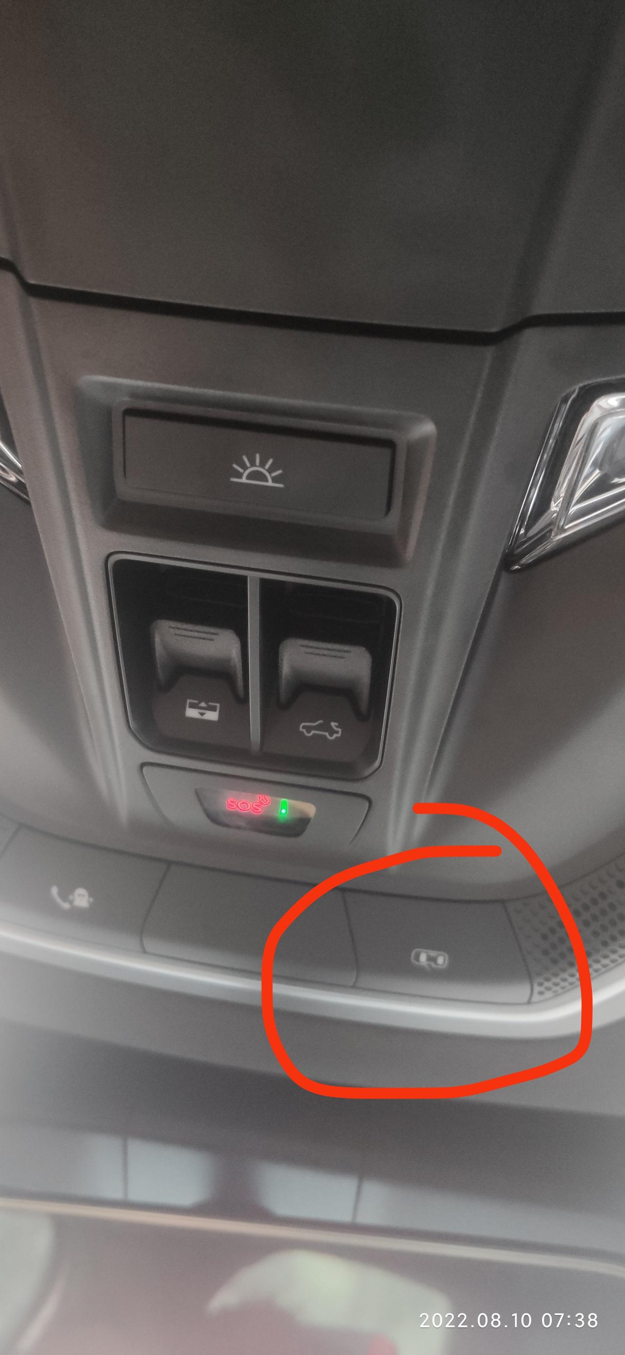 哈弗赤兔 头顶上这个车门开着的按钮是什么作用，和主驾的车门解锁按钮没有区别。还是说这个按钮是应急的时候用的，车门直接爆破