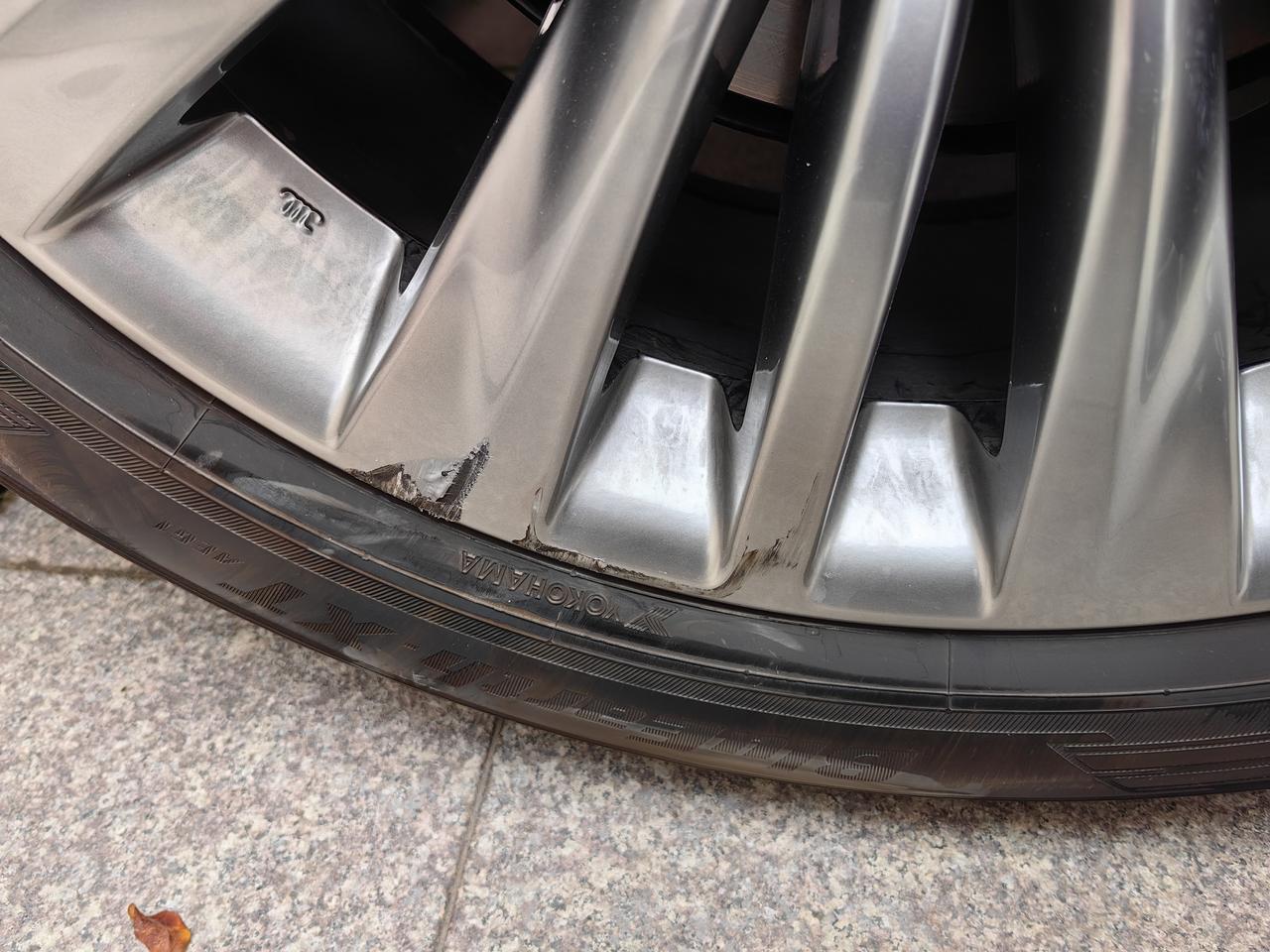 丰田汉兰达 各位兄弟，有轮毂磨了做修复的啊，大概什么费用？