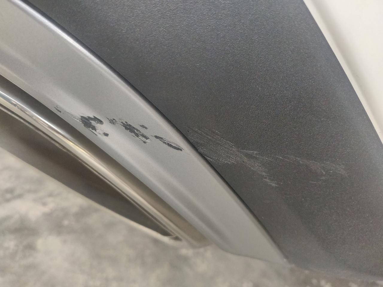 福特锐界 倒车撞到摩托车了，尾部右后露出黑色塑料了，自己补漆能行吗，这个是银灰吗？会不会有色差？
